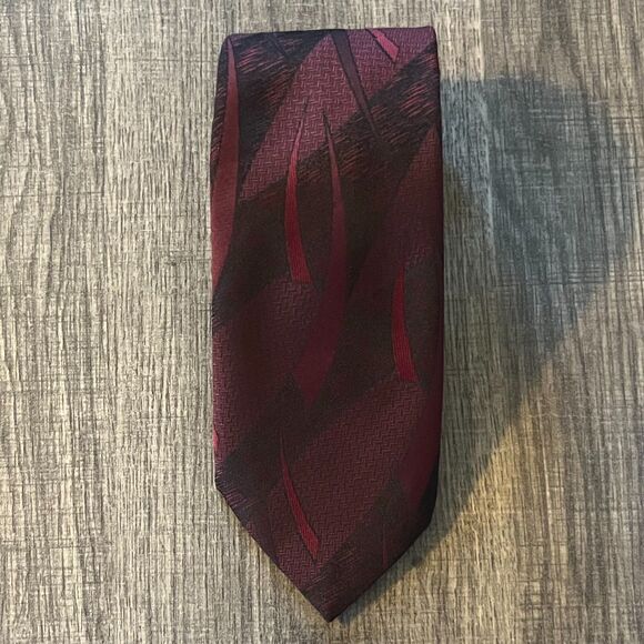 Mezzano Original Polyester  Abstract Geometric Burgundy Tie made in USA - Picture 2 of 6